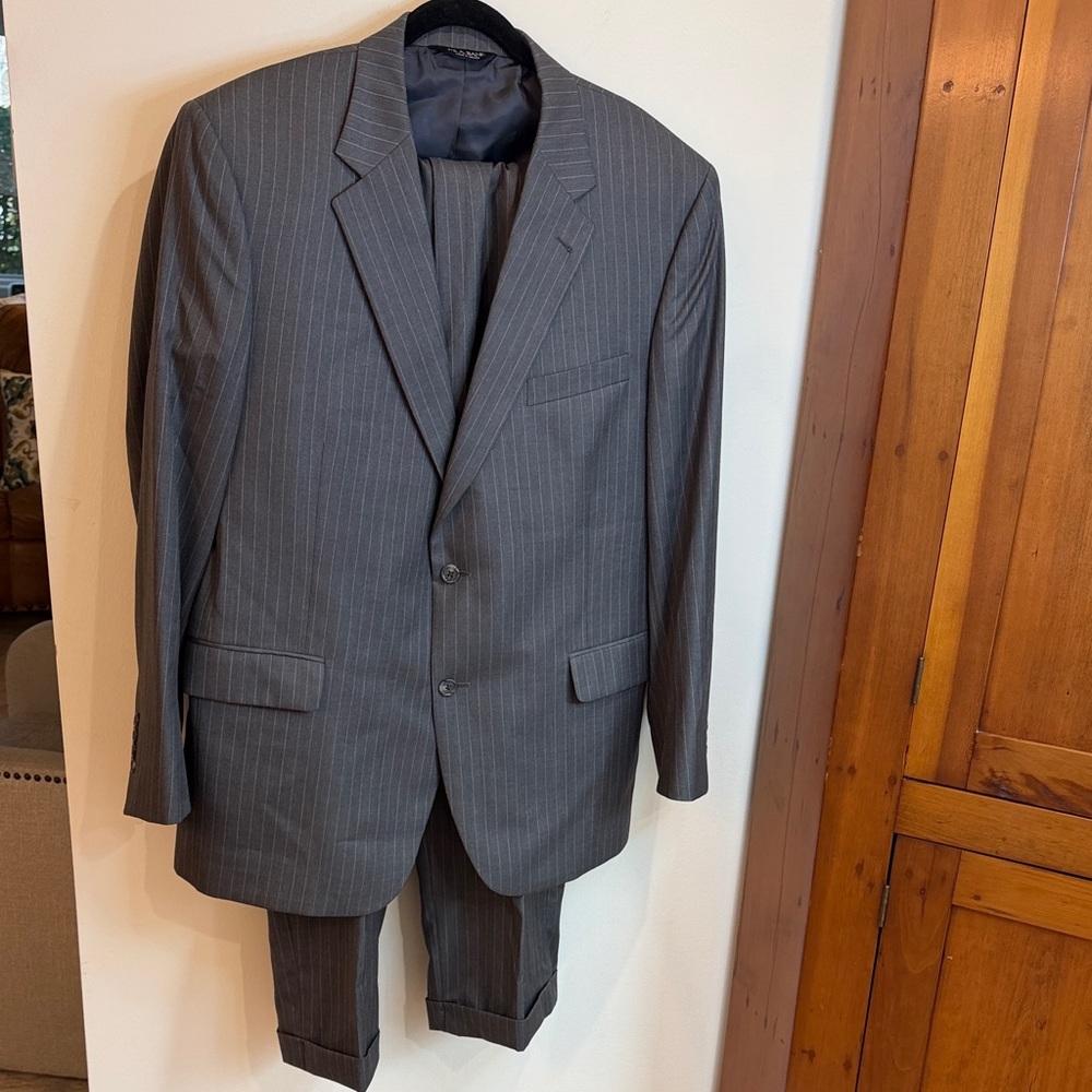 Jos. A. Bank Men's Gray Pinstripe Two-Piece Suit, Signature Collection, 44R